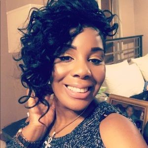 Meet your Posher, Alecia